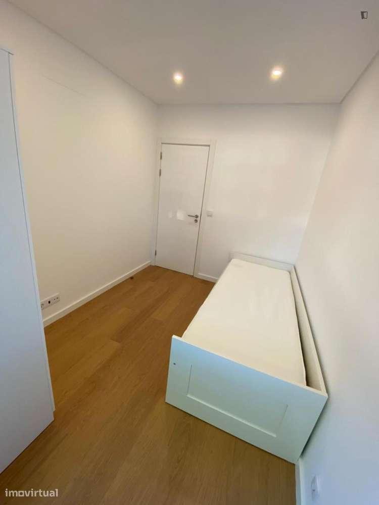 Quarto - localizado em Oeiras Lisbon - Grande imagem: 4/10