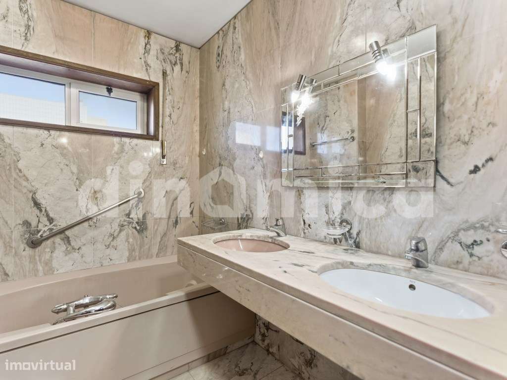 Apartamento T3+1 com 4 Frentes na Póvoa de Varzim - A 350m da Praia-34