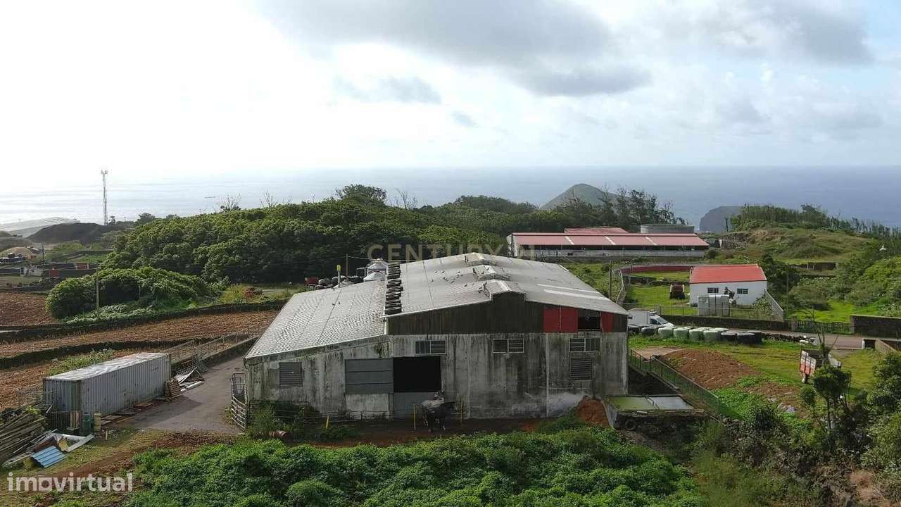 Prédio Urbano com Terreno para investimento na Feteira - Angra do Hero - Grande imagem: 5/16