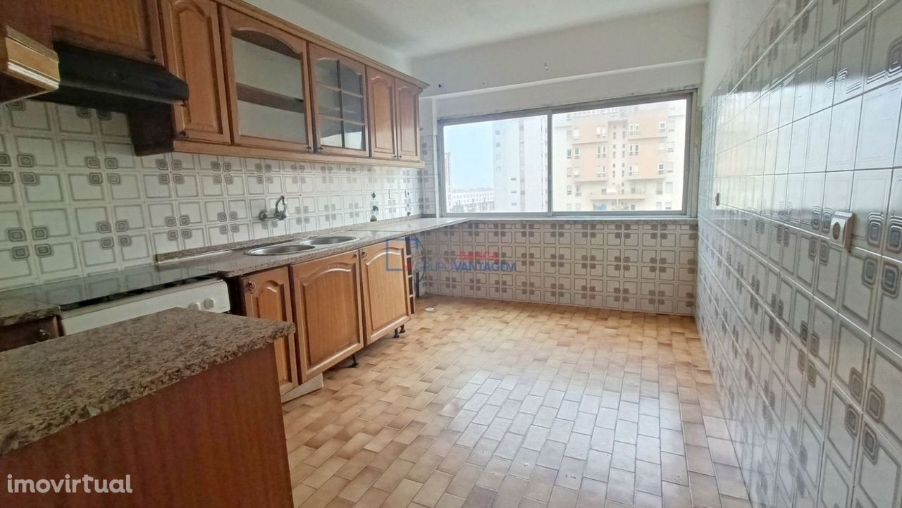 Apartamento T2 para venda no Carregado