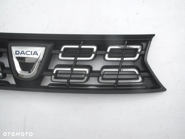 DACIA DUSTER 2 II 2017 - 2023 atrapa grill LOGO OE - 6