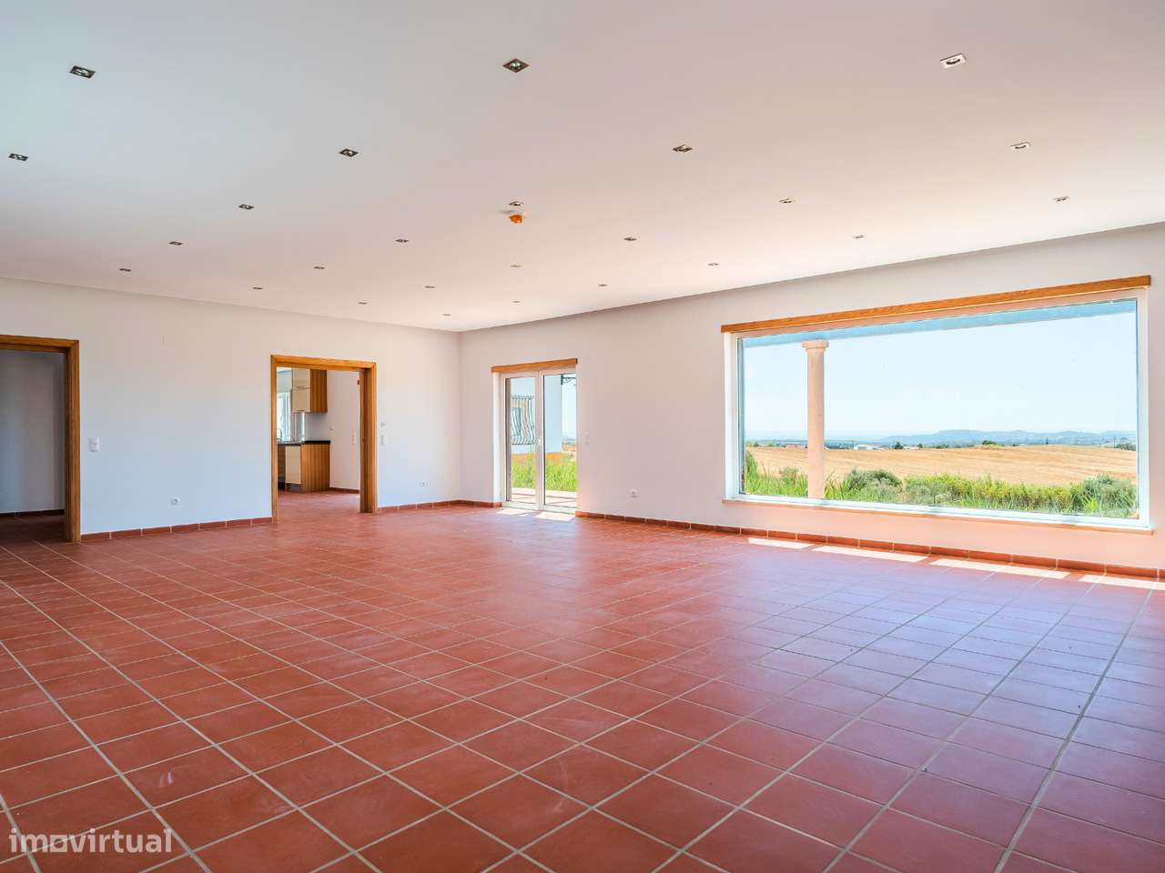 Moradia T4 inserida em propriedade com 9.680 m²-8
