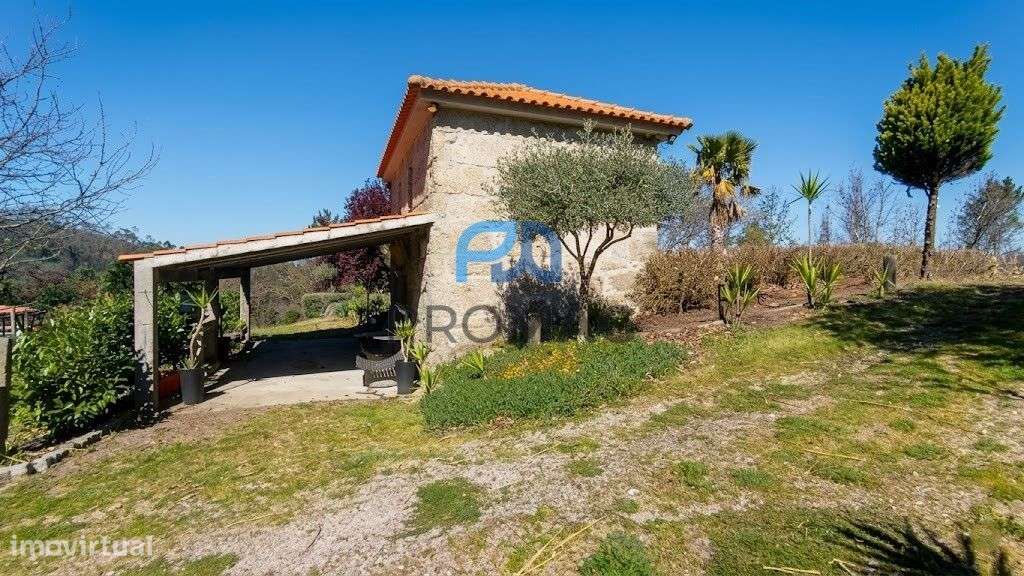 Quinta com 3 artigos urbanos, piscina e 9,4 ha em Resende-27