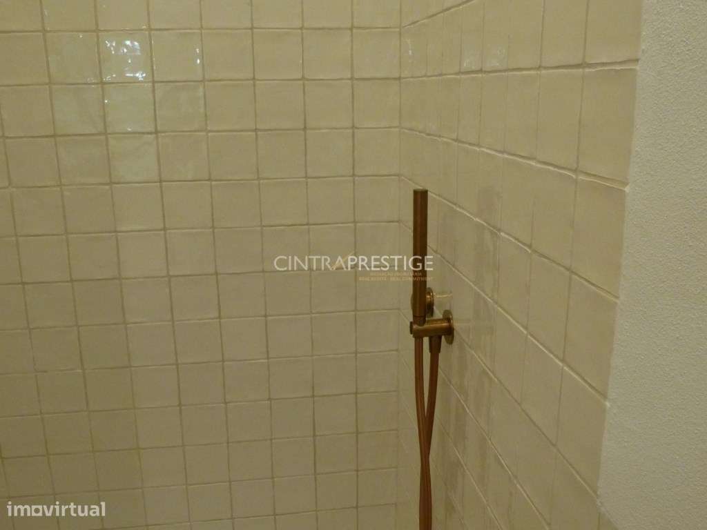 Moradia T2 totalmente recuperada em Almoçageme-23