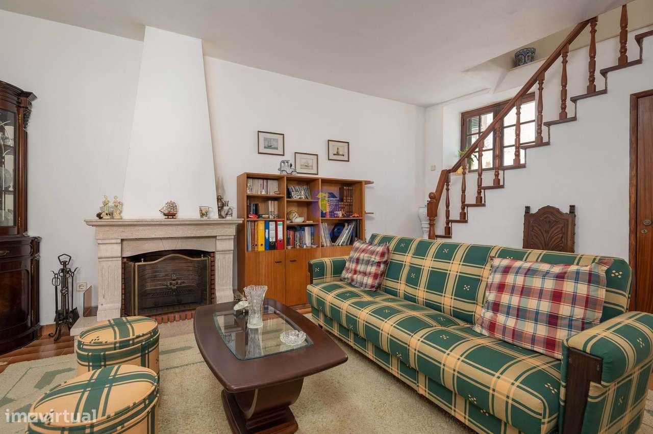 Moradia com Glamour! T4 com Garagem e Terraço no Centro de Vidais-23