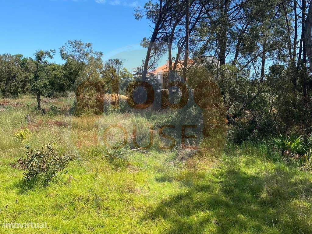 Lote de Terreno para construção de Moradia T4-8