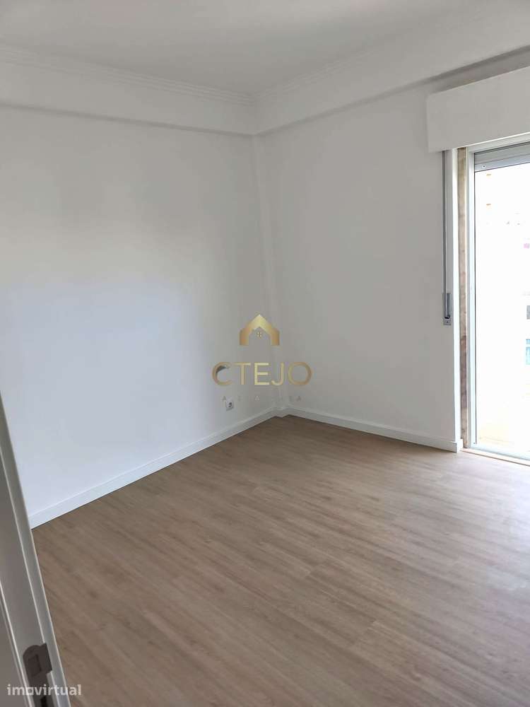 Apartamento T3 totalmente remodelado-16