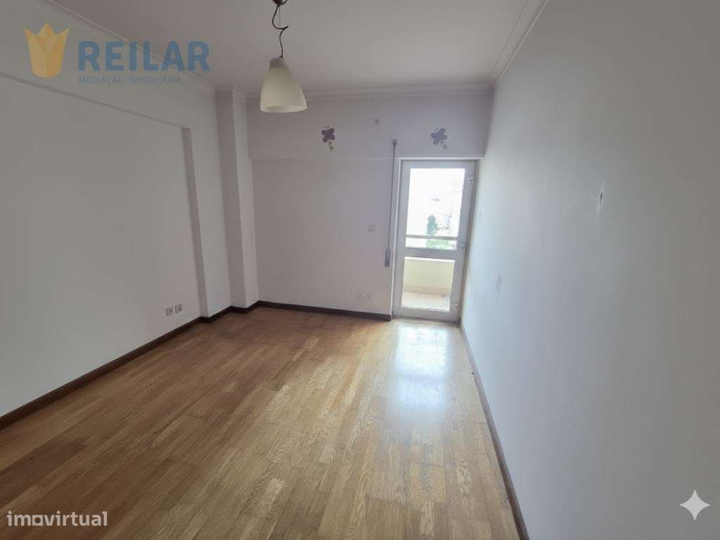 Carregado - T3 Impecável - Grande imagem: 5/13