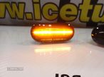 Pisca farolins laterais led dinâmico fundo preto VW Bora, Golf 3, Golf 4, Lupo, Passat 35i, 3B, Passat 3BG, Polo 6N, 6N2, 9N, 9N2, Caddy, Sharan, Vento, Jetta, Eos, Amarok, T5, Camper, Up, E-up, Ford C-Max 2/07-, Fiesta MK6, 11/01-, Focus MK2, 11/04-3/07, Fusion, 8/02-, Galaxy, 3/95-4/00, Seat Alhambra, Cordoba, Ibiza 6K, 6L, 6J, Leon 1M, 1P, Toledo - 15