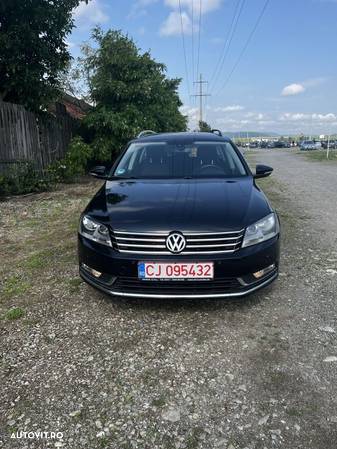 Volkswagen Passat - 1