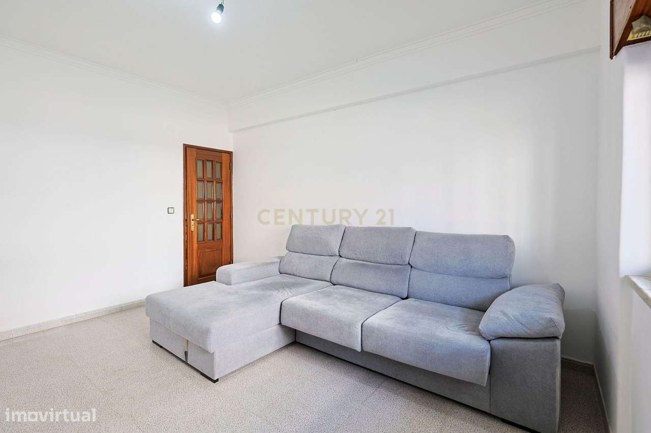 Exelente T1 na Amora com Garagem-7