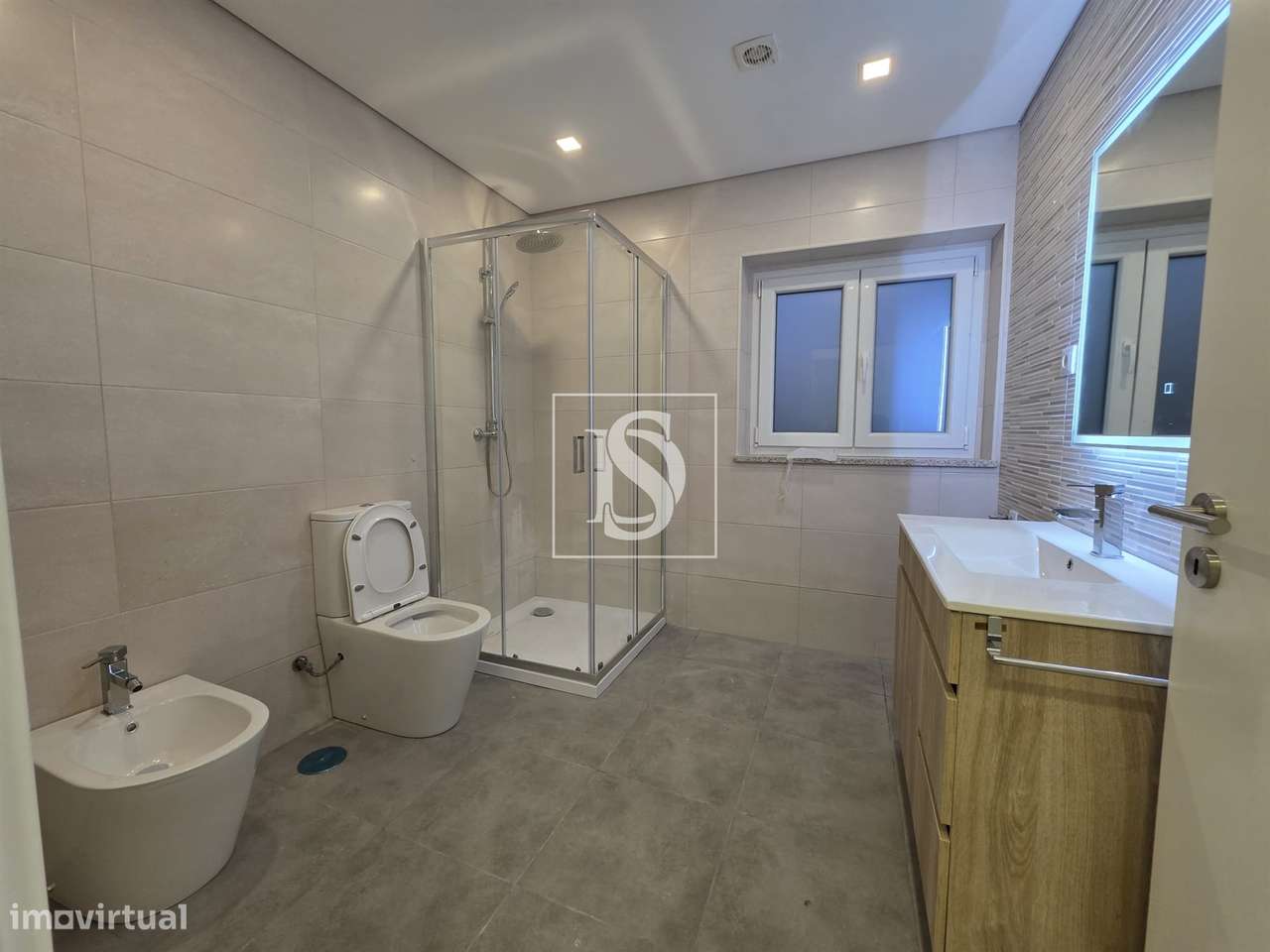 Apartamento T2 Renovado, no Botulho-7
