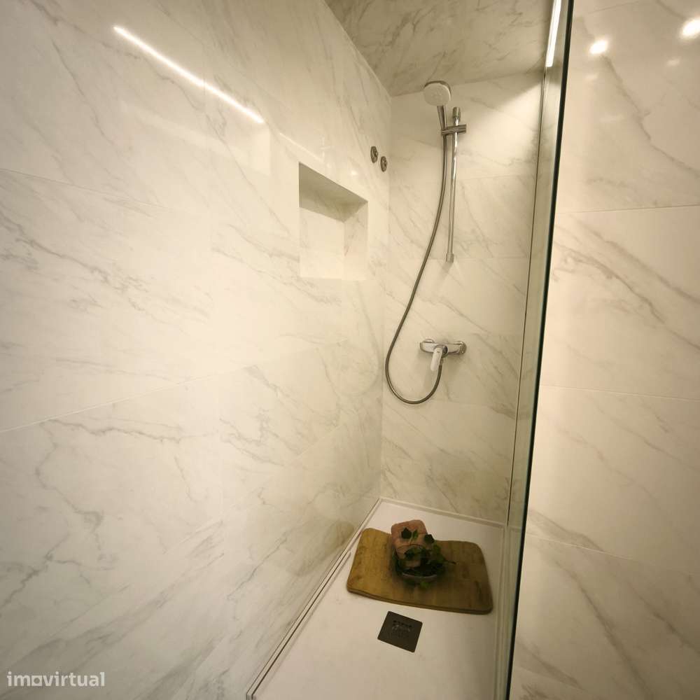 Apartamento T3 de Luxo e Modernidade no Coração de Benfica com Vista p-21