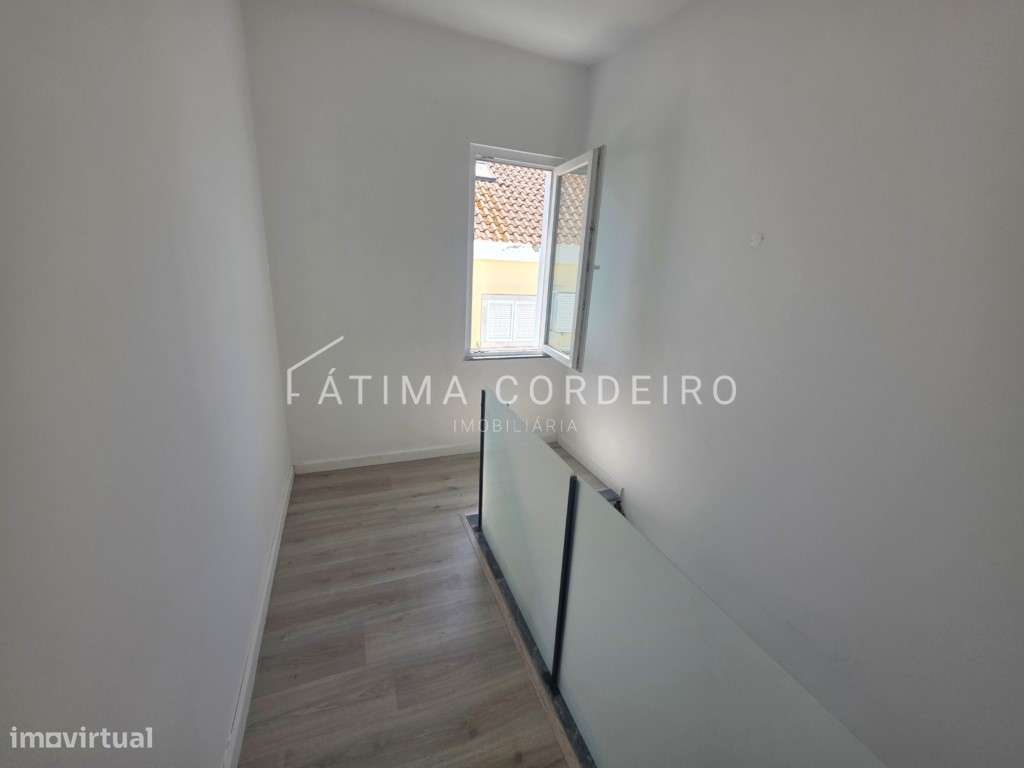 Moradia T3 com piscina e terraço-9