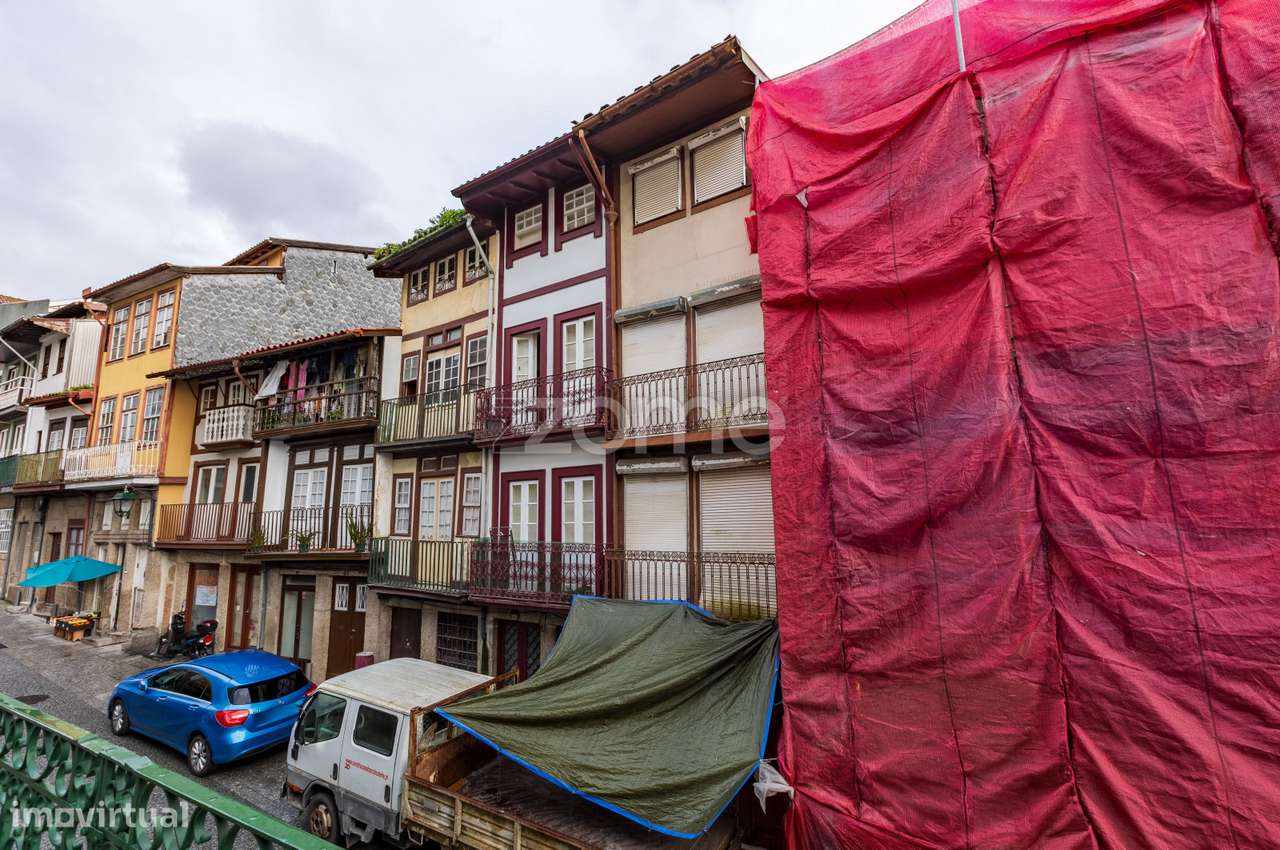 Prédio no centro de Guimarães - Grande imagem: 3/30