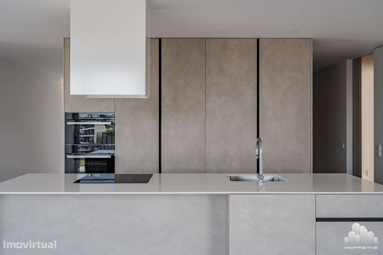 Fantástica Penthouse T4 com três Frentes e um Terraço de 120m2!-17