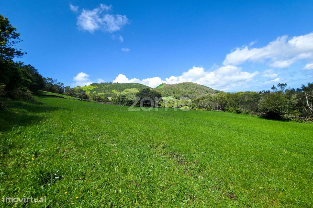 Terreno Agrícola com Vista Panorâmica – Pico da Pedra e Batalha - Grande imagem: 5/21