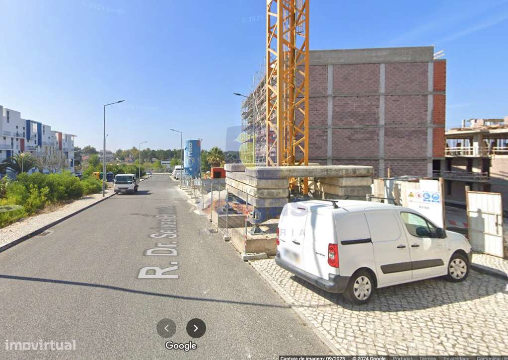 Apartamento em Construção junto ao Colégio! Tem 3 quartos, um deles em-15