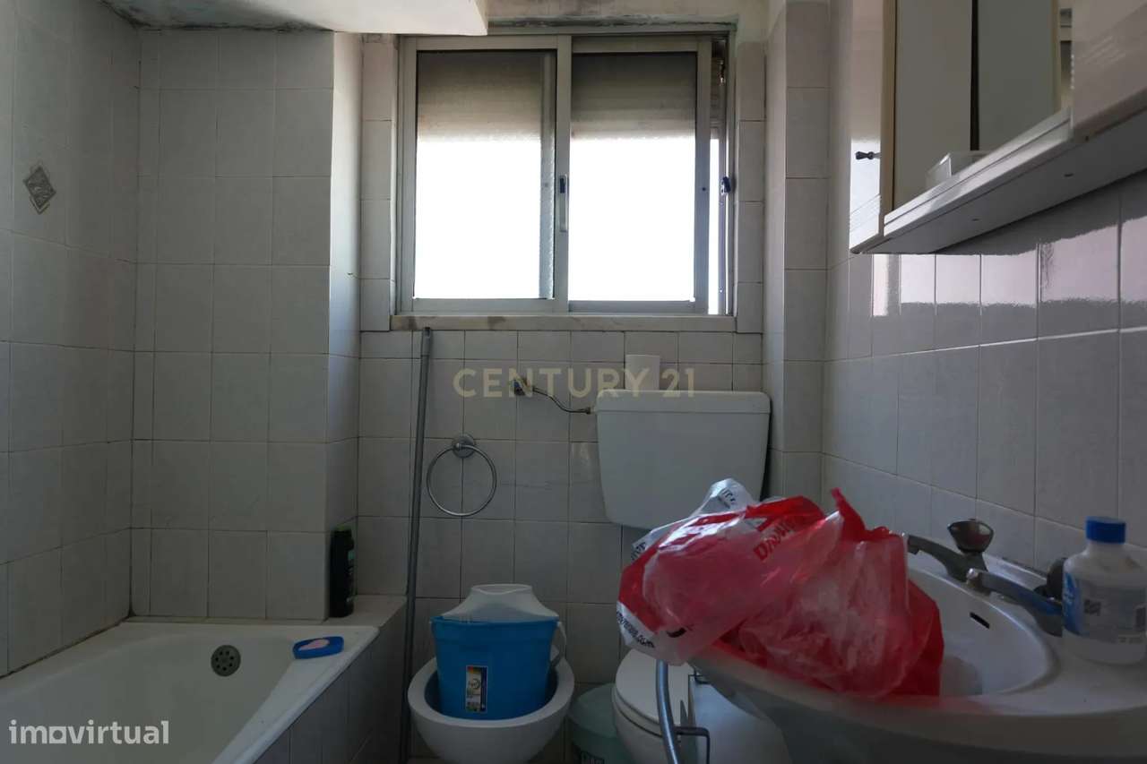 Apartamento T2 para Recuperação em Almada, Cova da Piedade-7