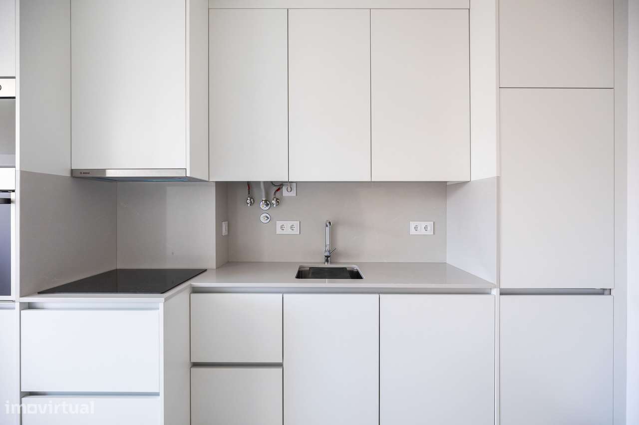 T2 remodelado com vista para o rio Tejo na Penha de França. - Grande imagem: 3/24