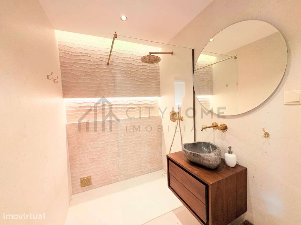 MORADIA DE CHARME COM 4 SUITES INDEPENDENTES E PISCINA-14
