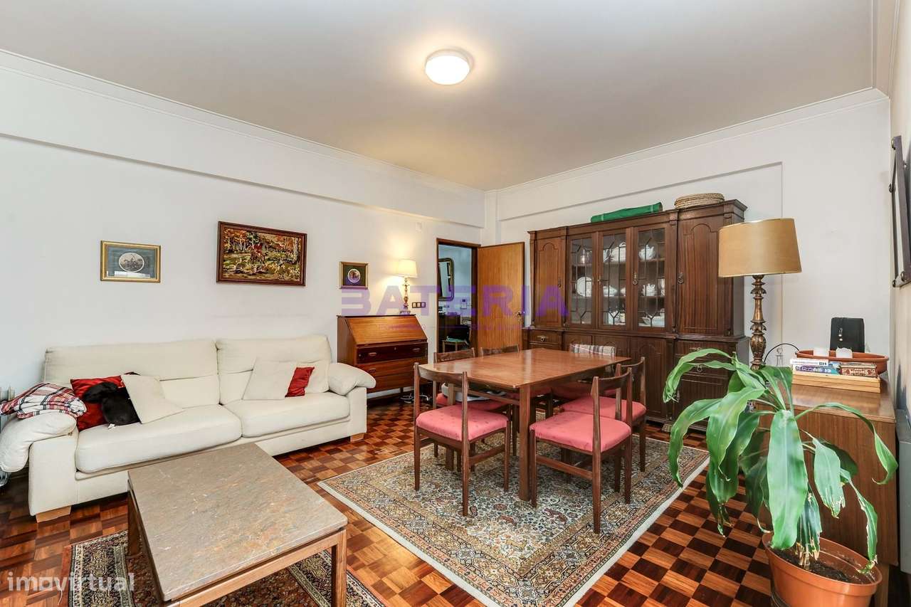 T3 em Algés para remodelar - Grande imagem: 2/22