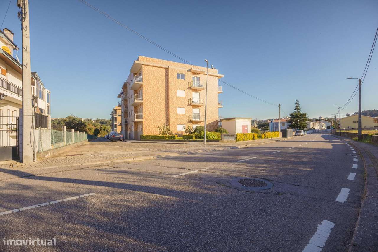 Apartamento T2, Gondomar, com varanda e 2 lugares de garagem-32