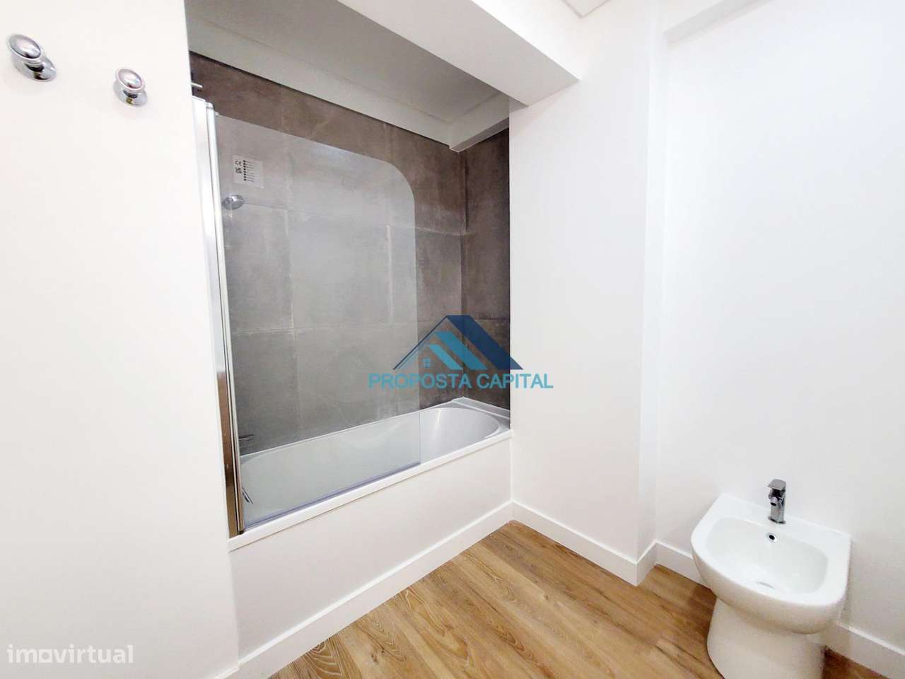 APARTAMENTO T3 TOTALMENTE REMODELADO | ESTRADA DA LUZ - COM GARAGEM-29