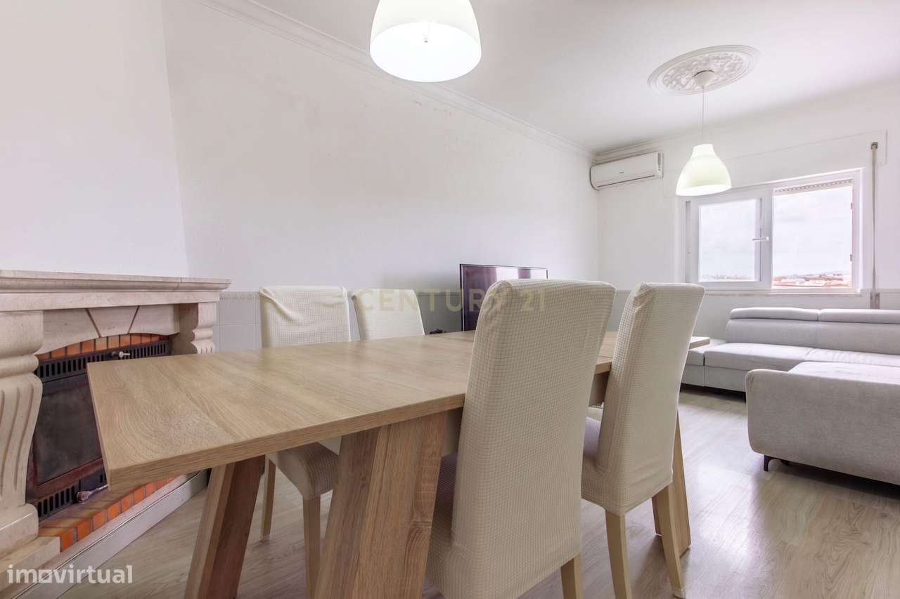 Excelente Apartamento de 4 Assoalhadas com Terraço e Sótão Independent-6
