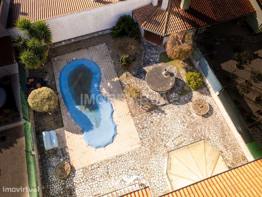 Moradia T5 com Piscina (Jacuzzi Integrado), Jardim e Churrasqueira-43