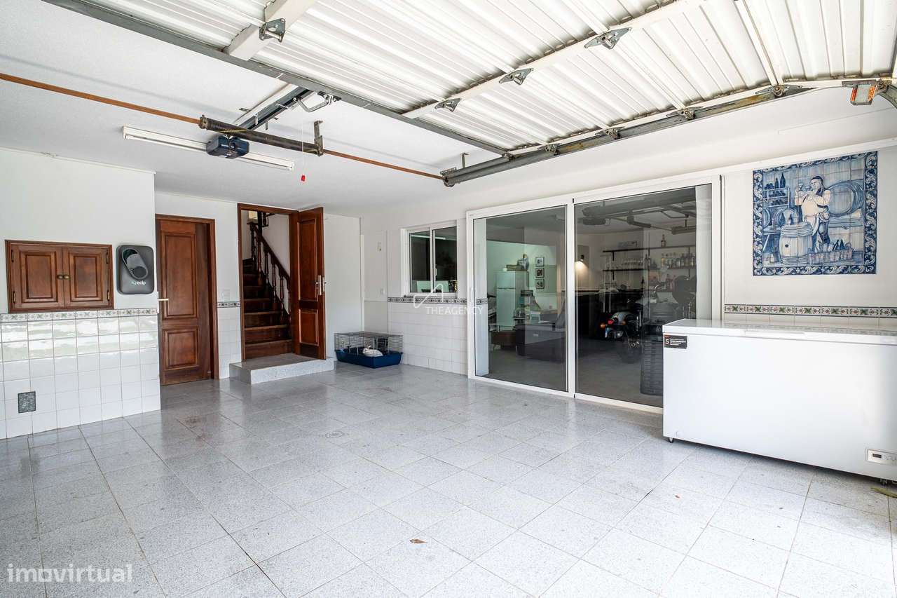 Moradia Independente no Estoril com 4 Quartos, Piscina e Garagem-24