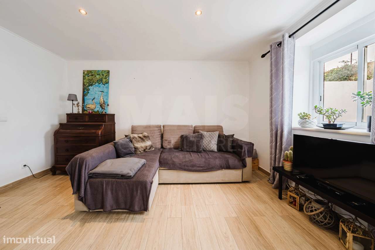 Moradia Térrea Renovada C/ Logradouro e Terreno, Vimeiro - Lourinhã-17