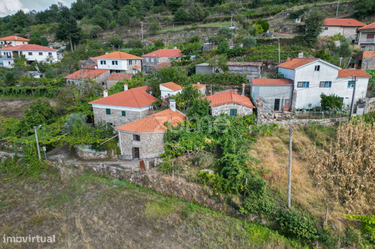 Moradia em São Romão de Aregos, Resende - Grande imagem: 1/17