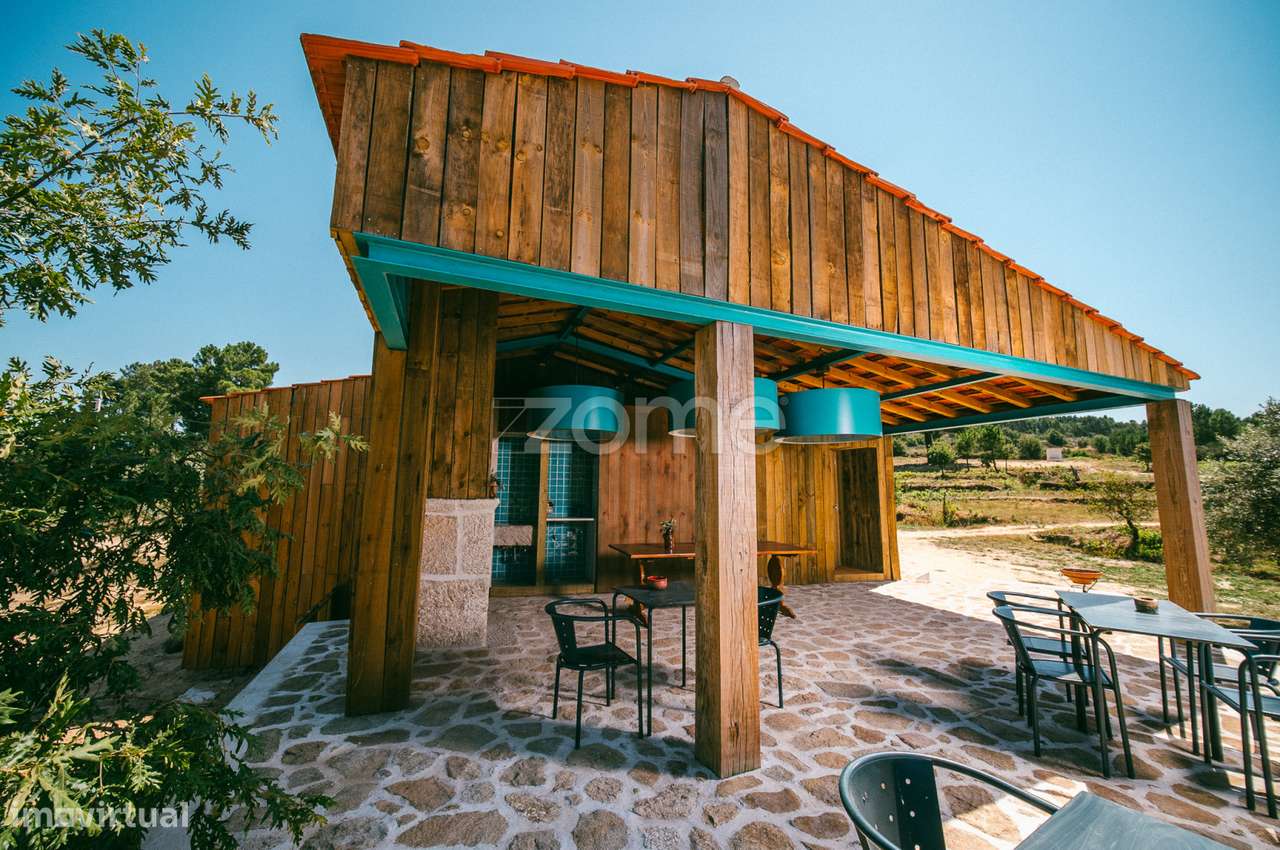 Quinta Com Casinhas Em Pedra Recuperadas Para Turismo Ou Habitacao