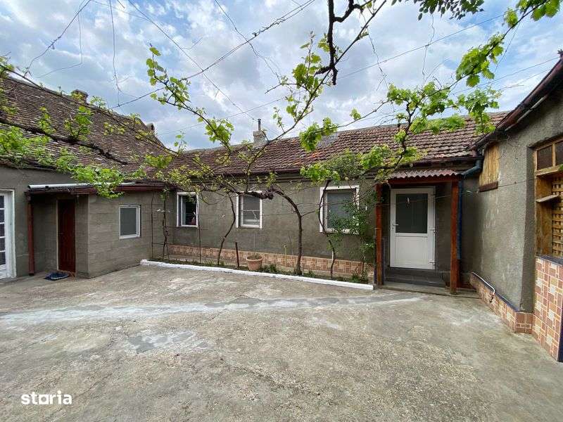 Casa din caramida arsa in zona pitoreasca la 100m de Dunare ! - Imagine principală: 4/8