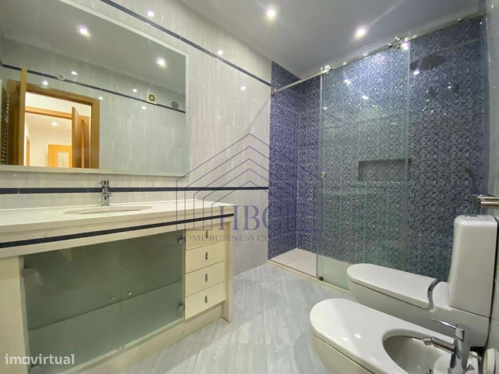 Apartamento T3 nas Colinas do Cruzeiro | 4 Parqueamentos + Arrecadação-17