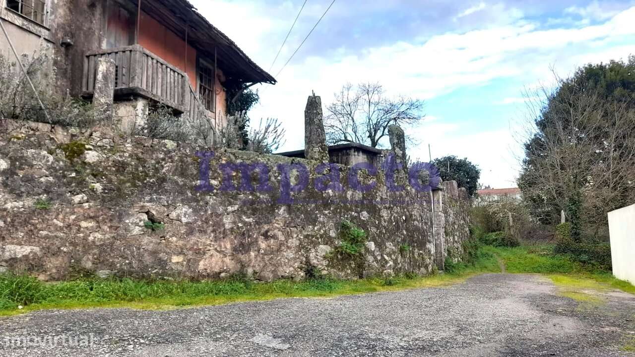 Ruína em Milheirós de Poiares, Santa Maria da Feira-6