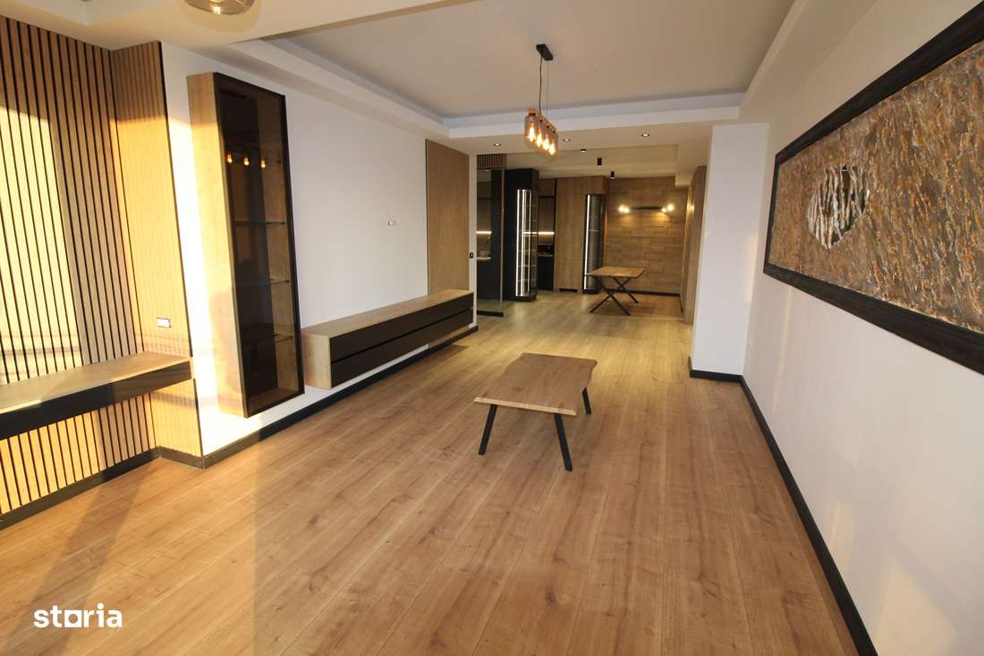 Vând imobil cu spații comerciale/apartamente D+P+3E în Hunedoara...-8