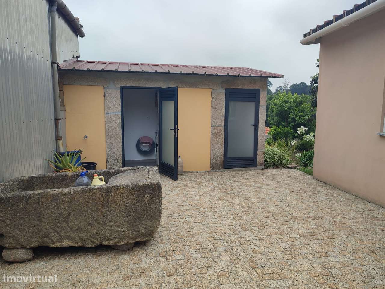 4 casas com tipologias T1, em terreno de  692m2,  à Marina do Freixo-11