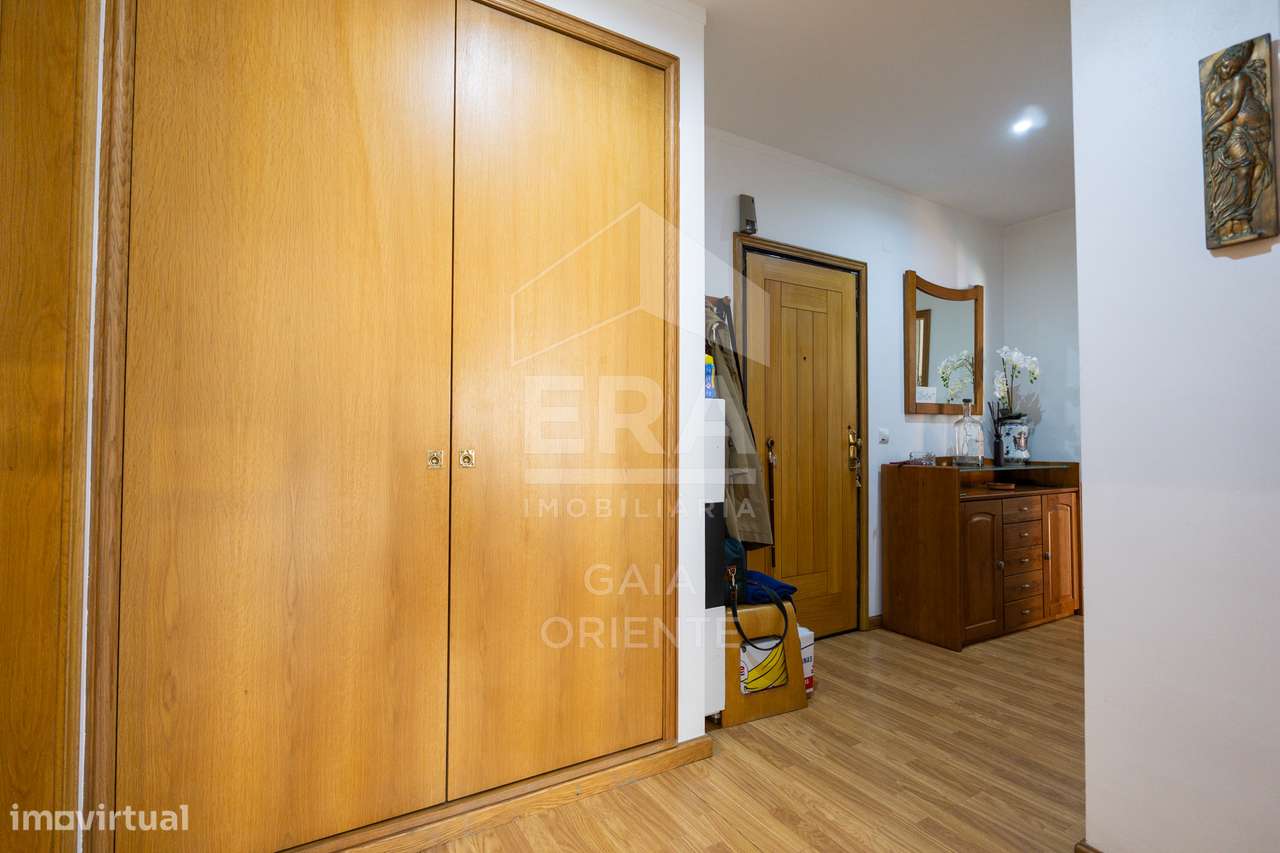 T2 com garagem e varanda junto à N1 – Seixezelo-19