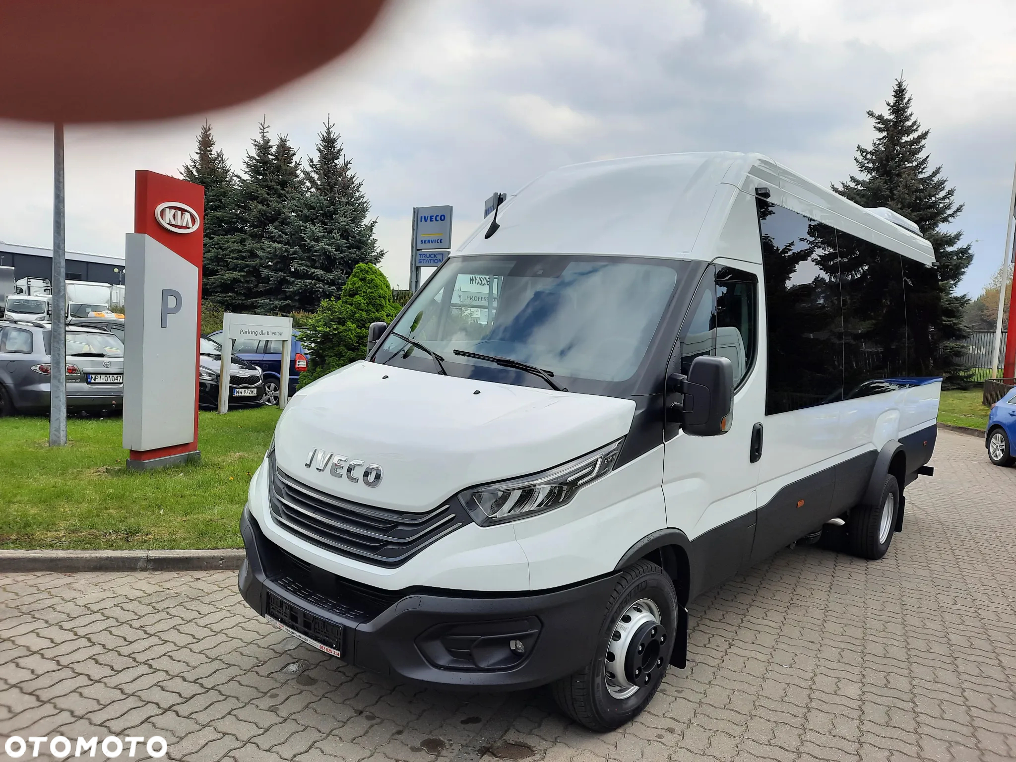 Iveco DAILY AUTOBUS do 24 miejsc - 16