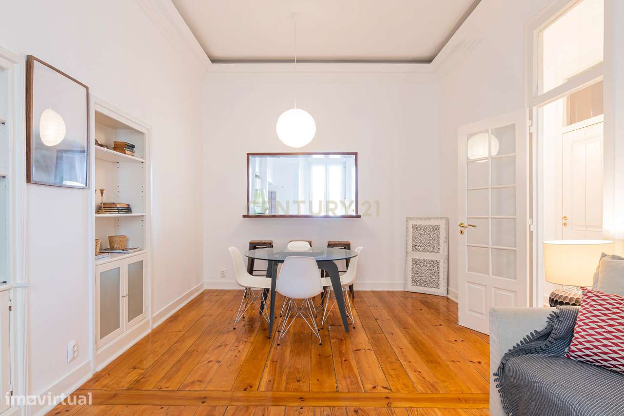 Descubra o Charme da Rua da Bombarda: T3 com Terraço e Vista Deslumbra-1