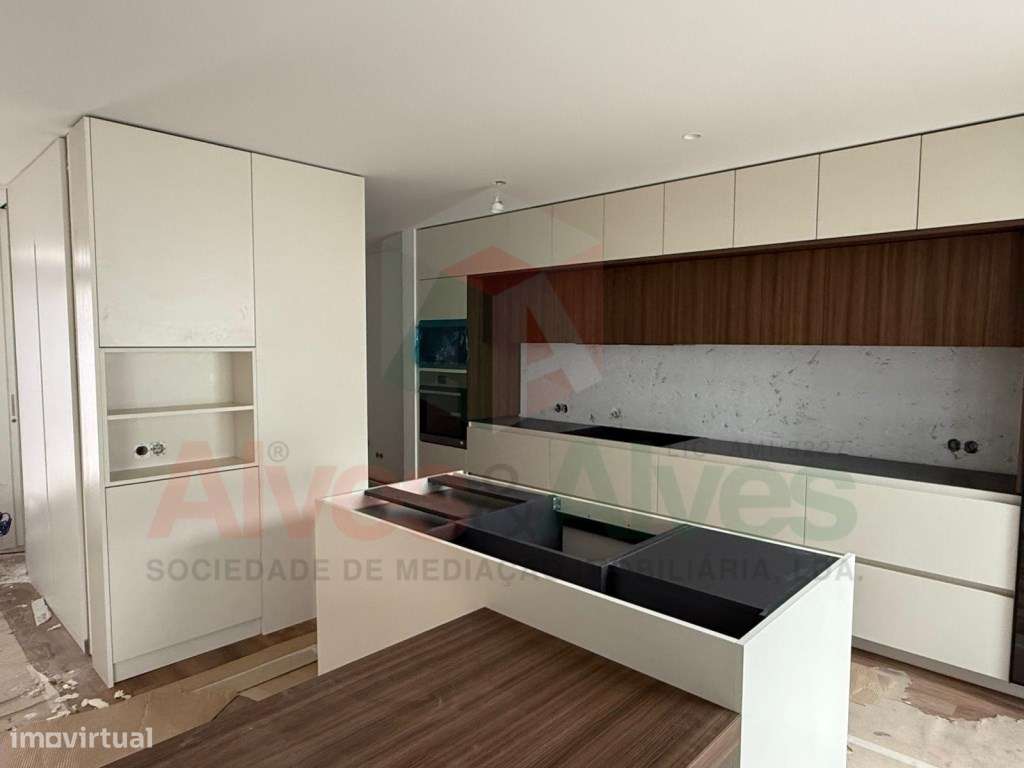 Moradia - T3 - Em construção - Previsão de conclusão: Segundo Semes... - Grande imagem: 2/9