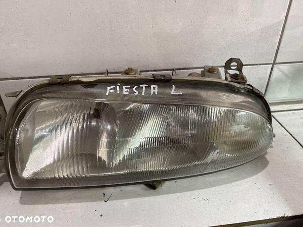 Lampa lampy przód Ford Fiesta MK4 - 2