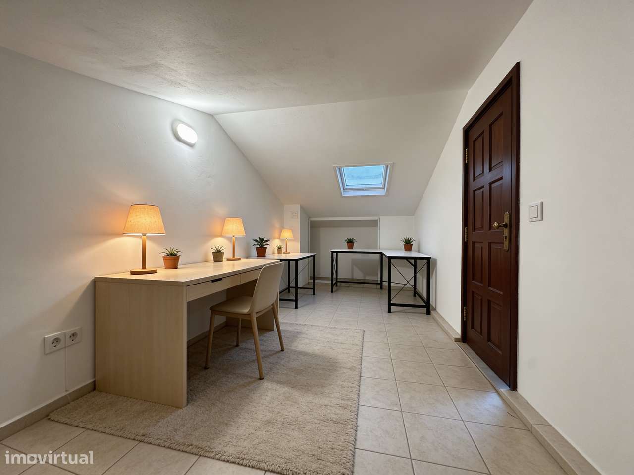 Apartamento T1 Remodelado com Terraço e Sótão com entrada independente-5