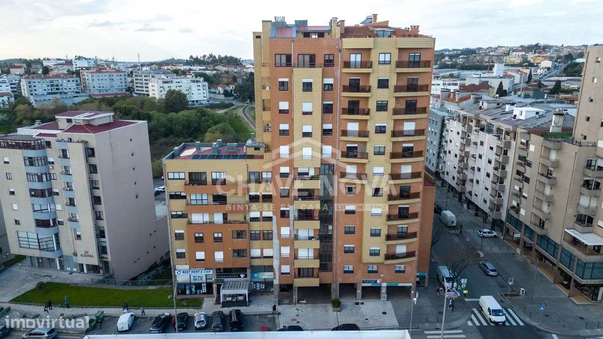 Apartamento T3 Renovado em São João da Madeira-32