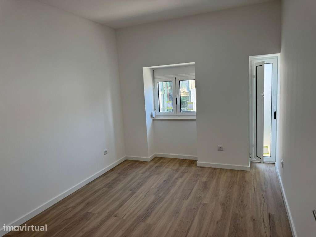 Moradia completamente remodelada na Carapinheira-8