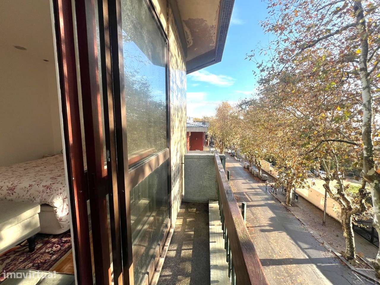 T2 c/ varanda e vista parcial mar na Foz - Grande imagem: 2/19