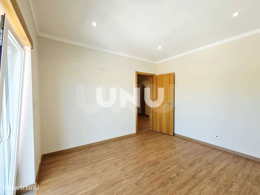 Moradia Geminada T4 - Zona Residencial-13