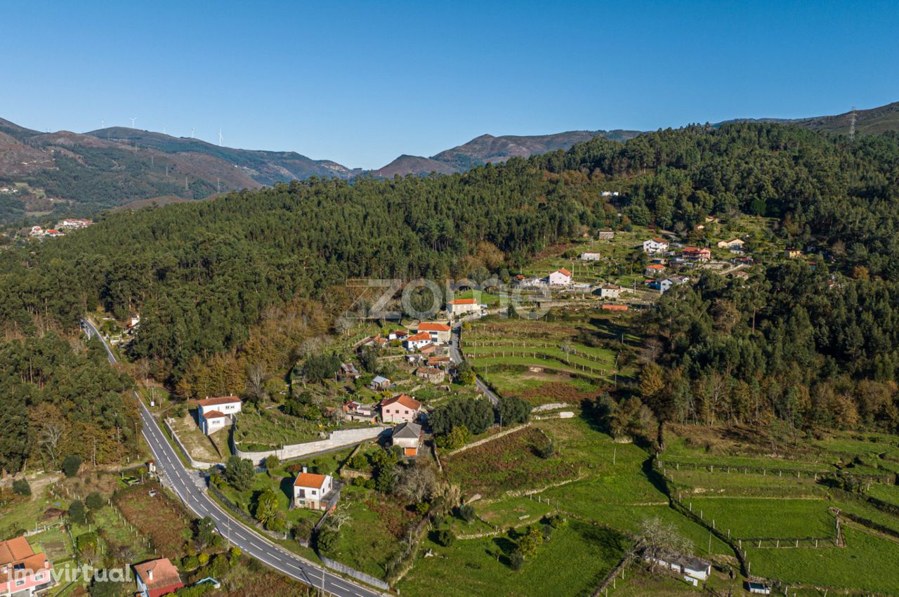 Terreno urbanizável de 4 200 m2 em Vilela, Arcos de Valdevez